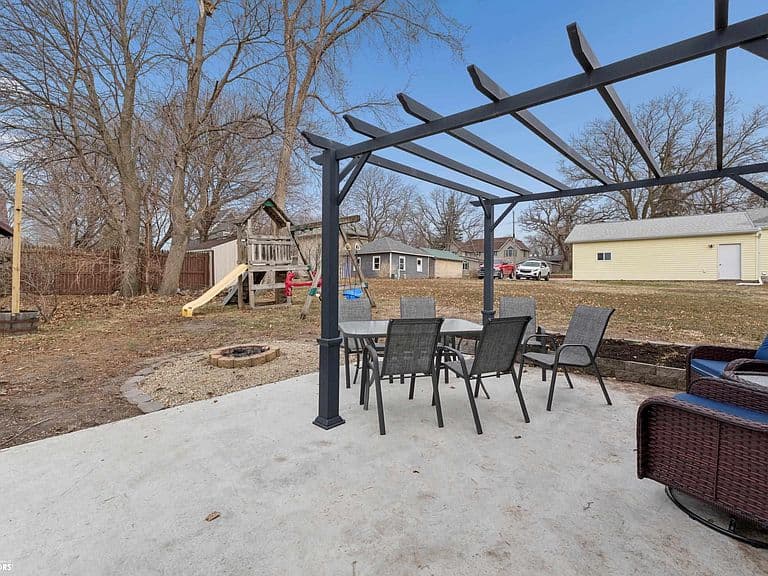 Listing photo 4