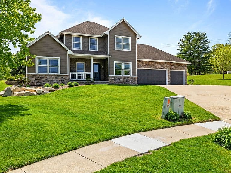 Listing photo 2