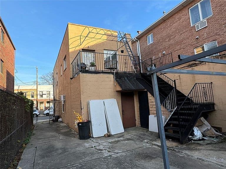 Listing photo 5