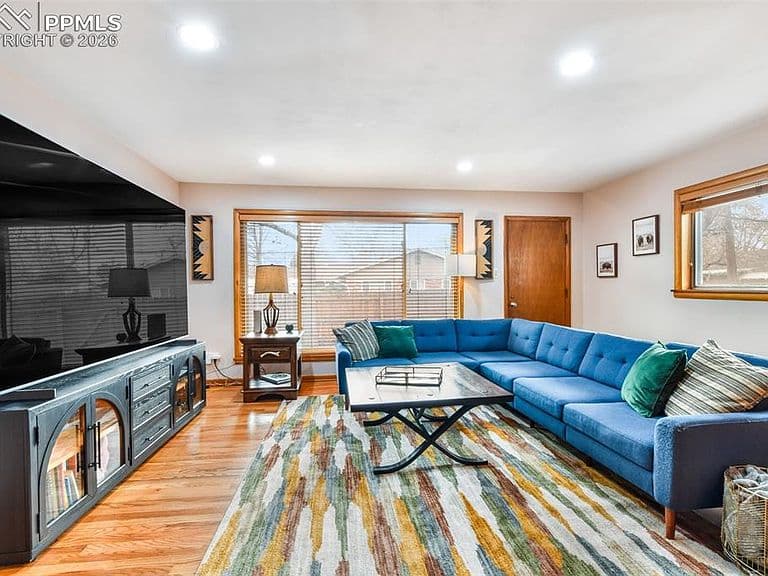 Listing photo 4