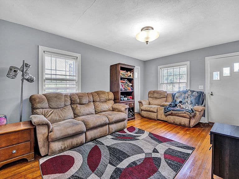 Listing photo 5