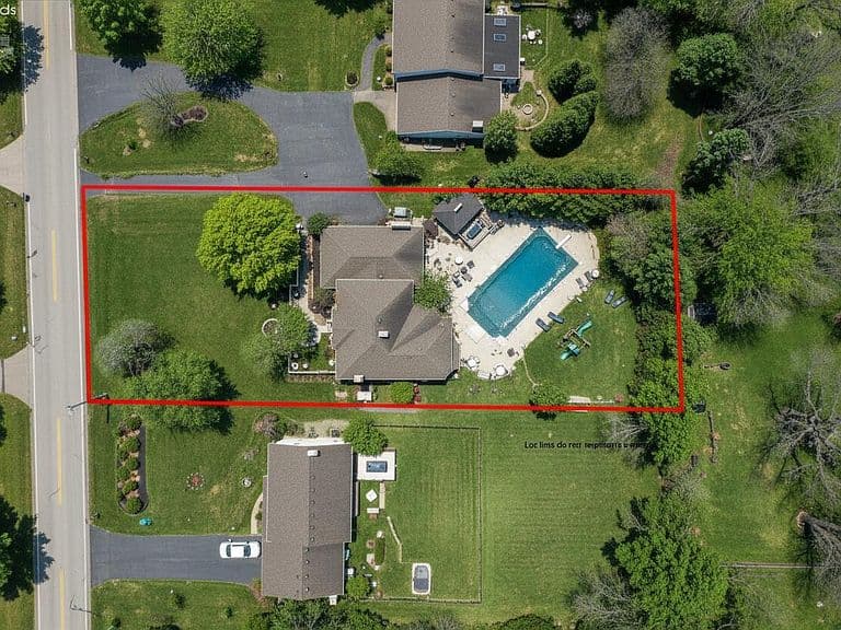 Listing photo 4
