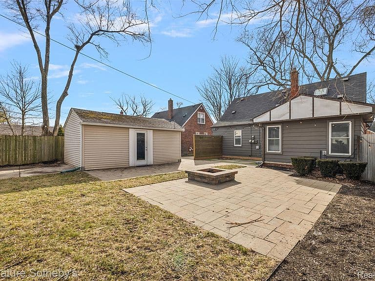 Listing photo 3