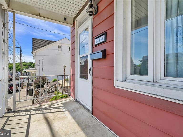 Listing photo 3