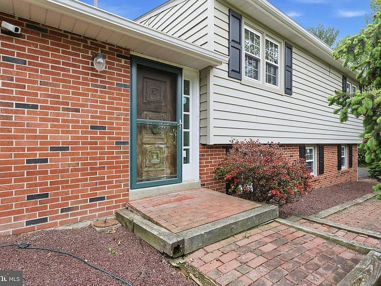 Listing photo 5