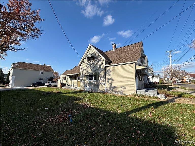 Listing photo 3