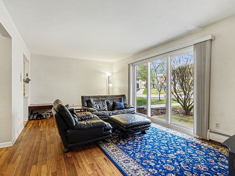 Listing photo 3