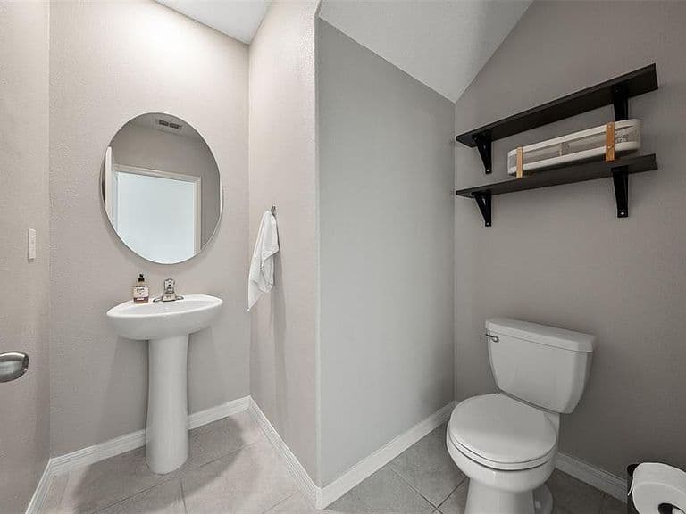 Listing photo 5