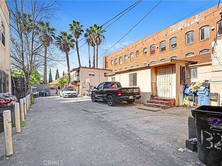 Listing photo 4