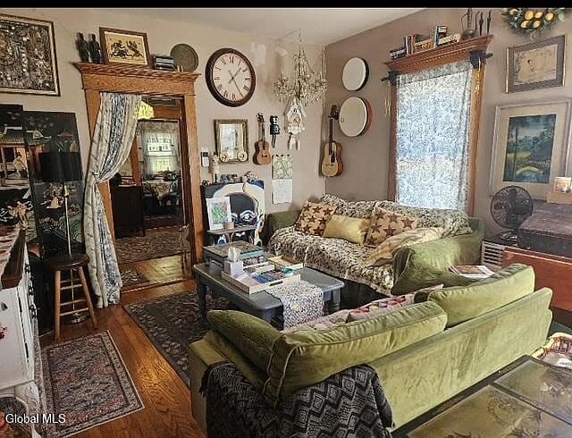Listing photo 4