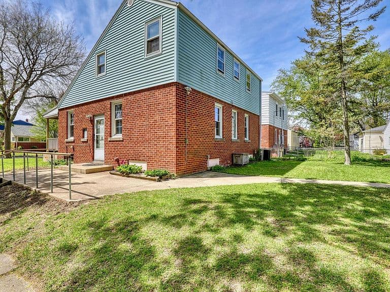 Listing photo 2