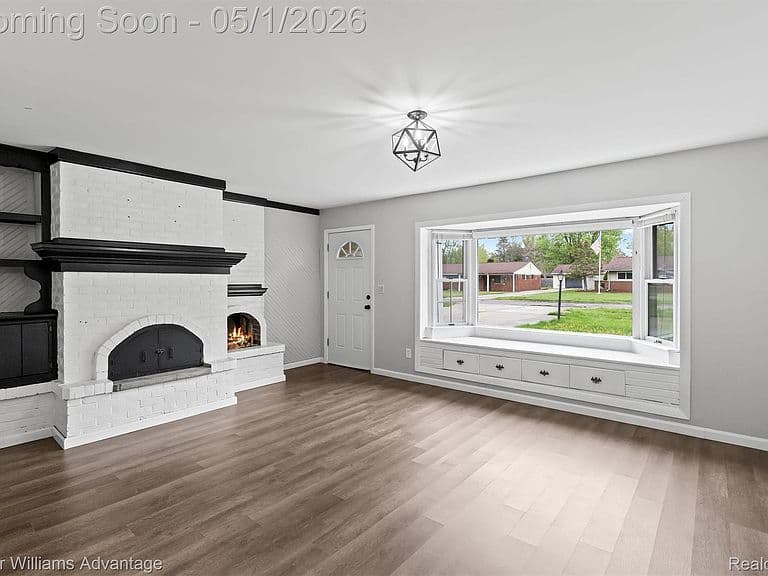 Listing photo 3