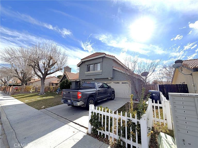 Listing photo 3