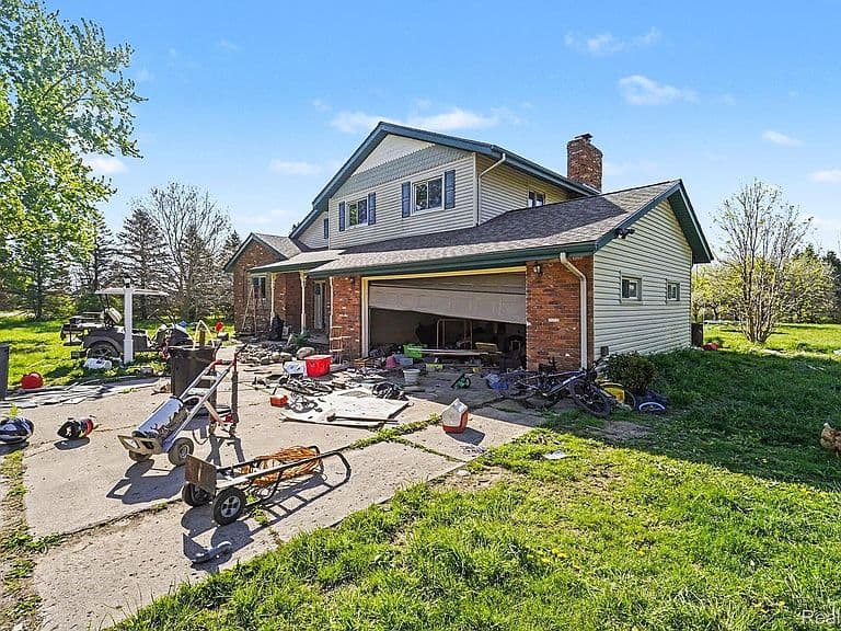 Listing photo 2
