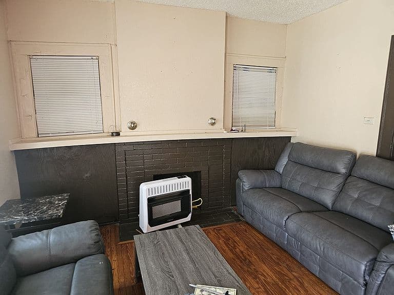 Listing photo 3