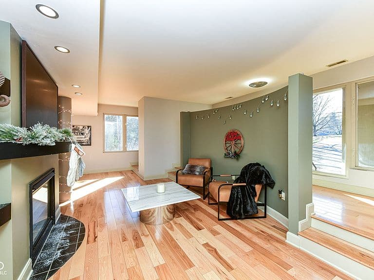 Listing photo 5