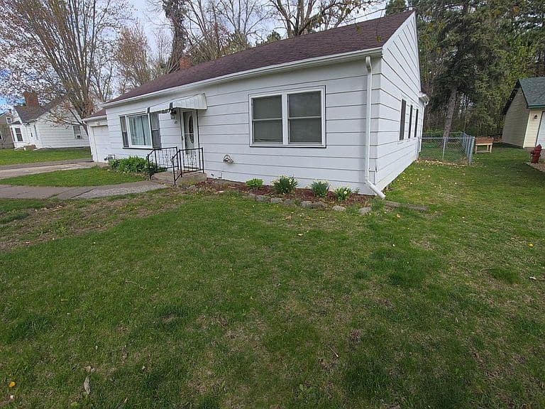Listing photo 3