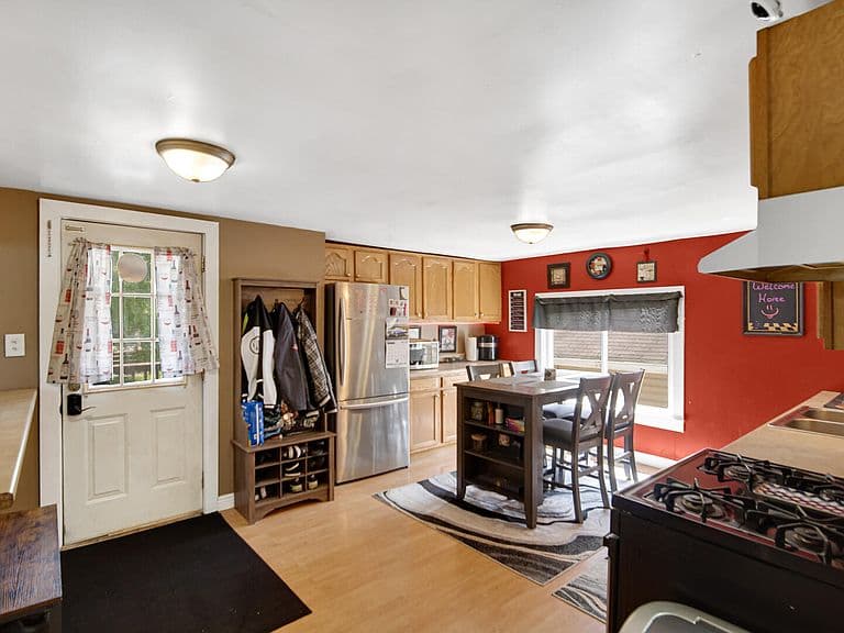 Listing photo 4