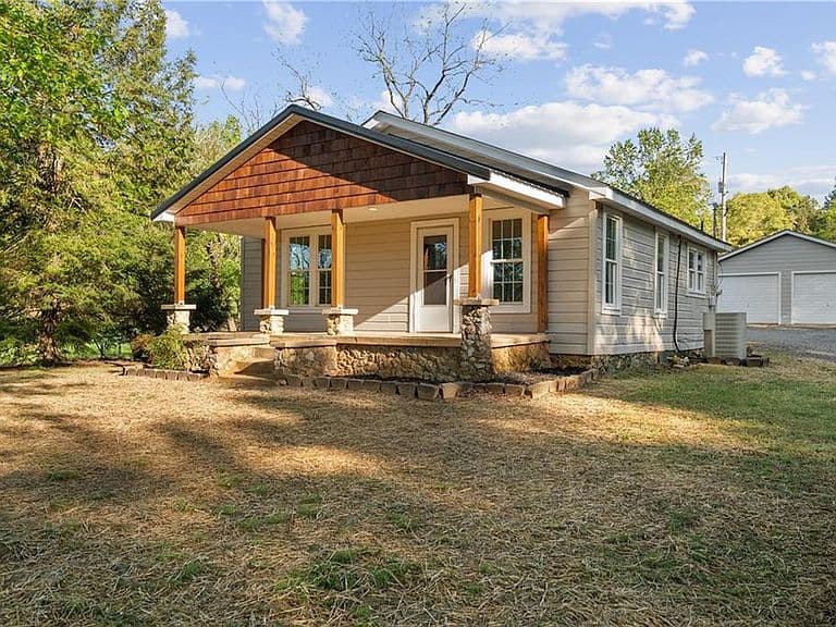 Listing photo 2