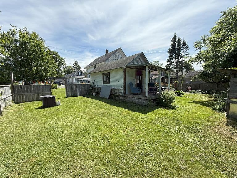Listing photo 5