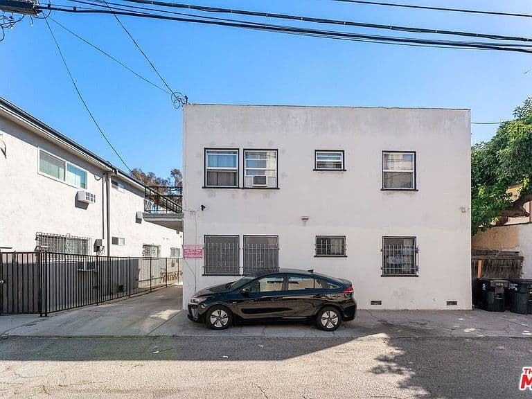 Listing photo 5