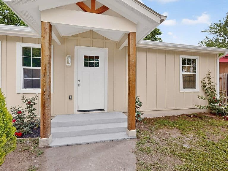 Listing photo 3
