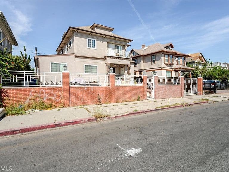 Listing photo 2