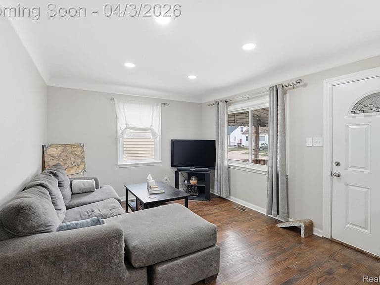 Listing photo 5