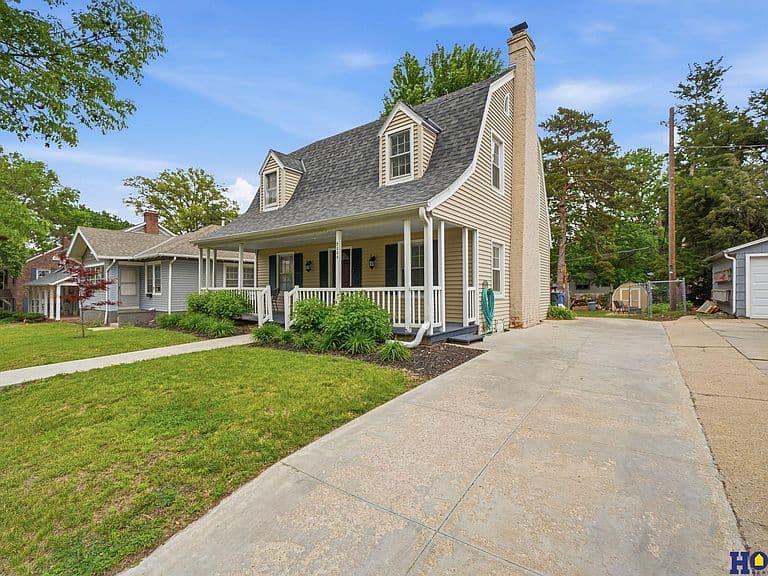 Listing photo 2