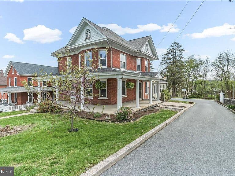 Listing photo 2
