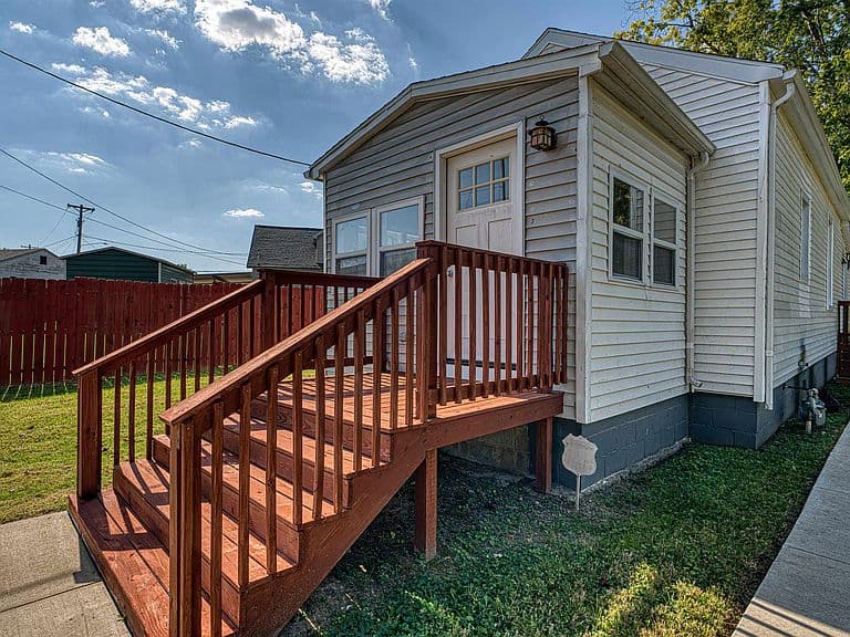 Listing photo 2