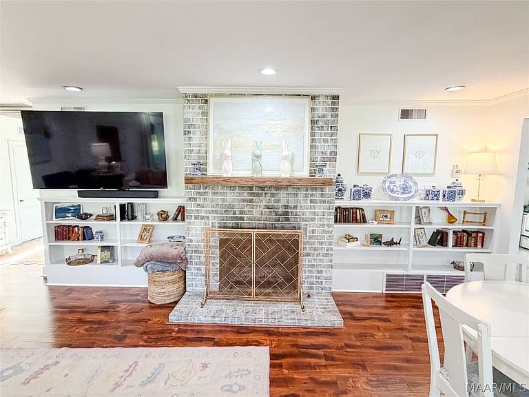 Listing photo 3