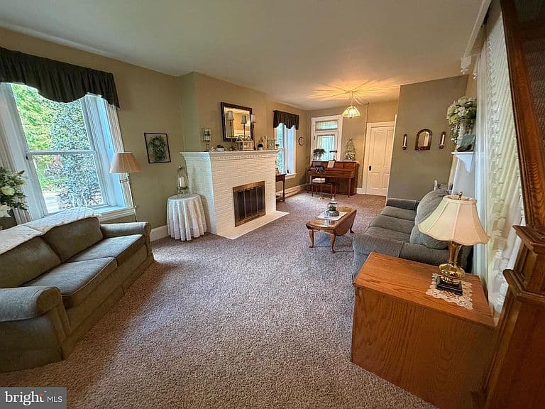 Listing photo 3