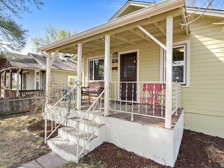 Listing photo 2