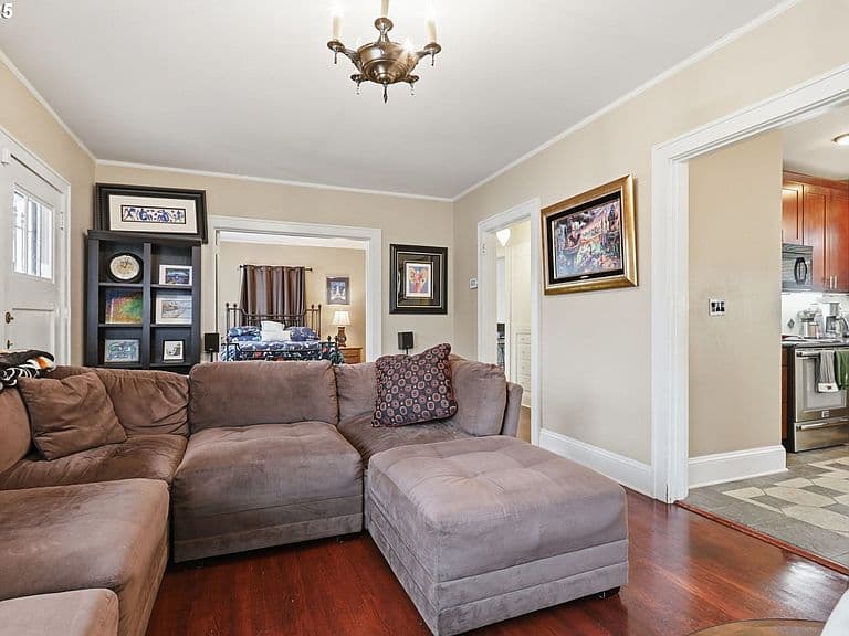 Listing photo 3