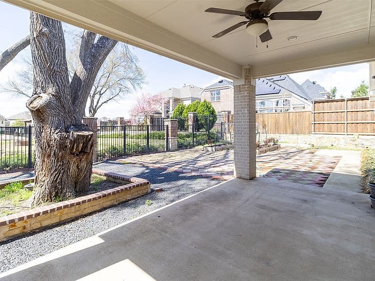 Listing photo 4