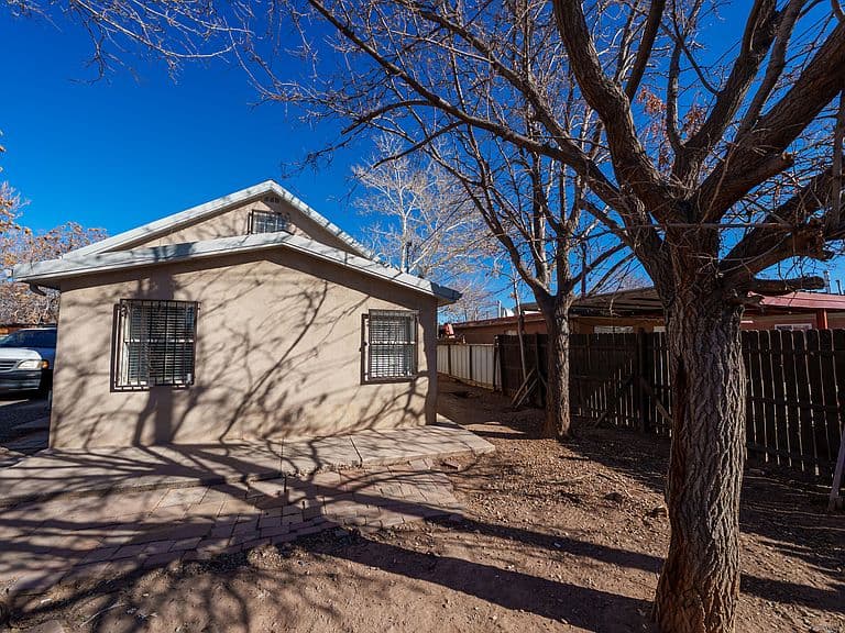 Listing photo 4