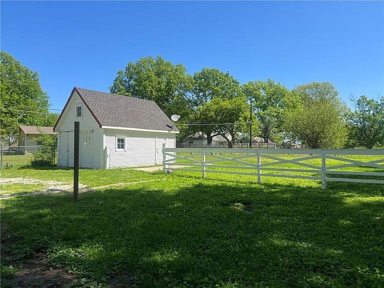 Listing photo 4
