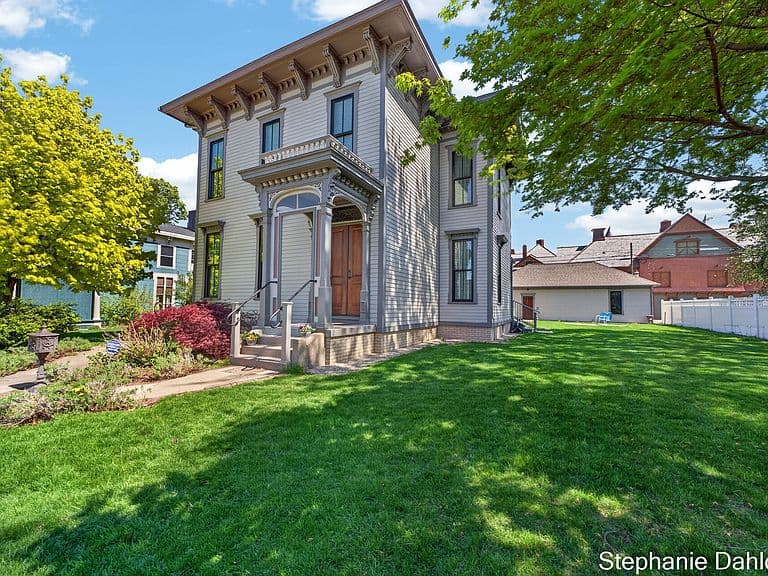 Listing photo 4