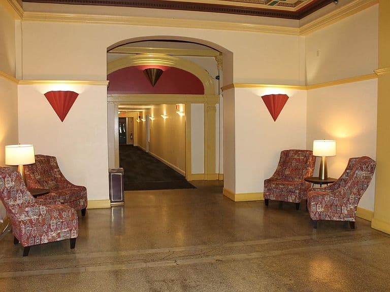 Listing photo 5