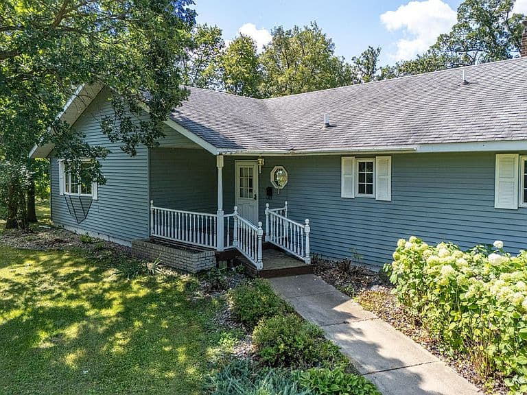 Listing photo 4