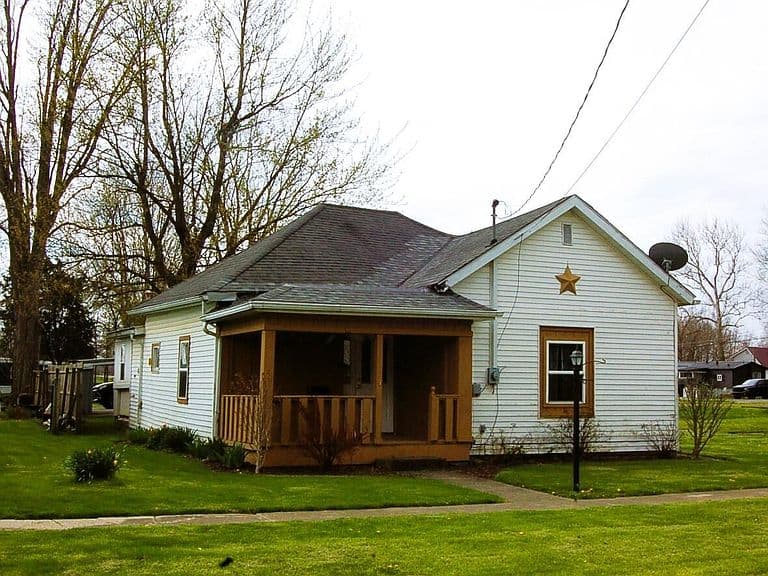Listing photo 2