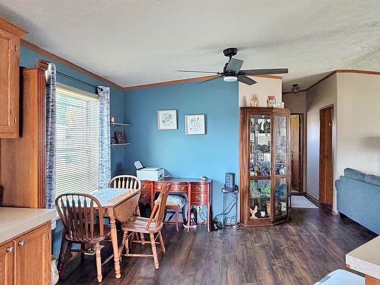Listing photo 5