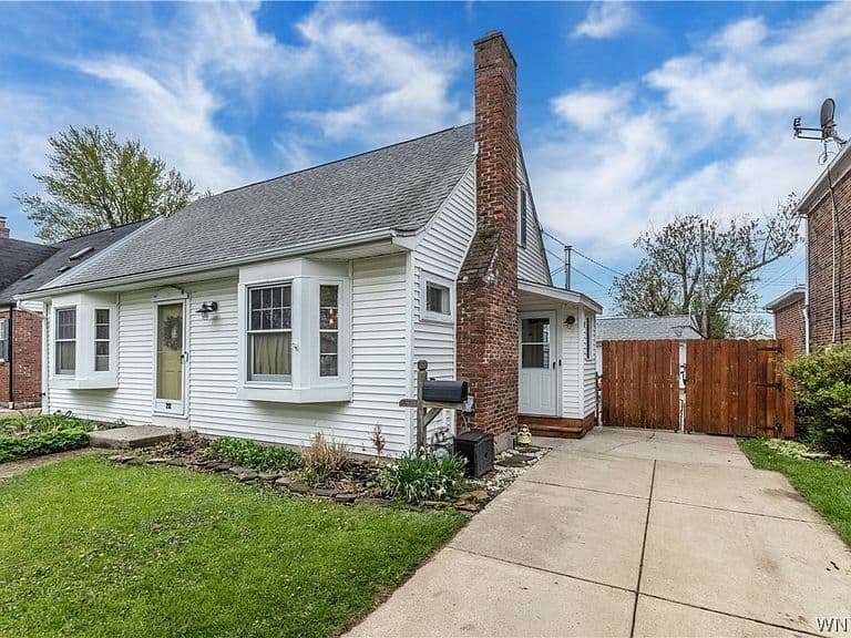 Listing photo 3