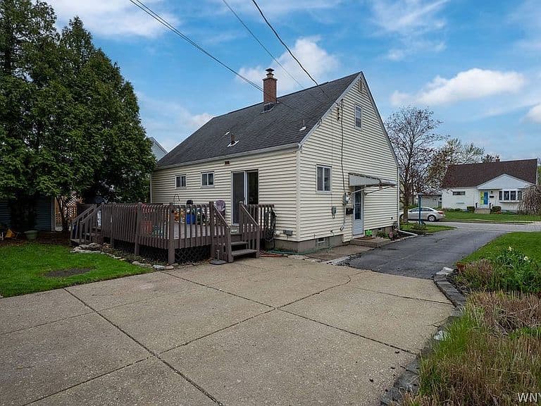 Listing photo 5