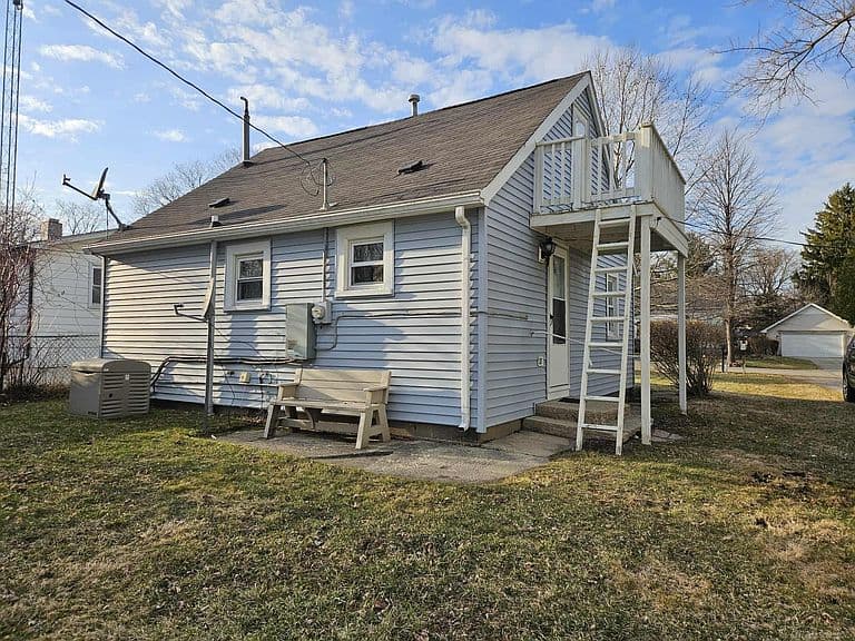 Listing photo 2