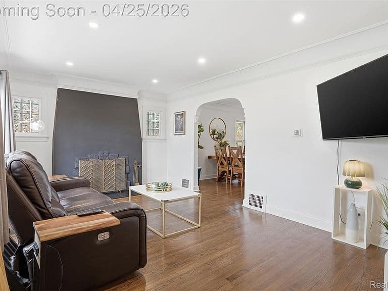 Listing photo 5