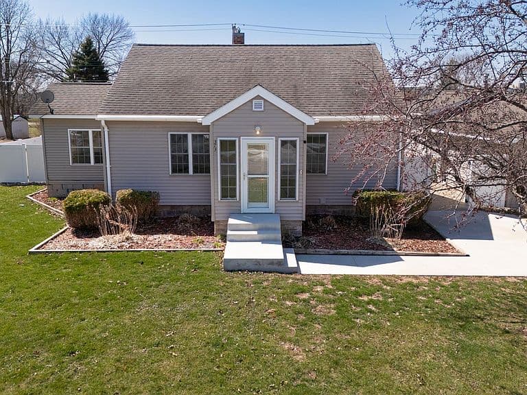 Listing photo 3