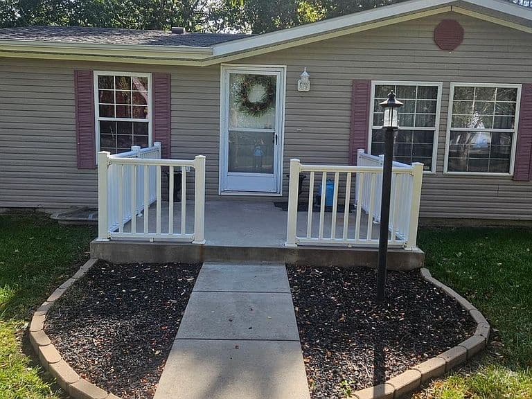 Listing photo 2