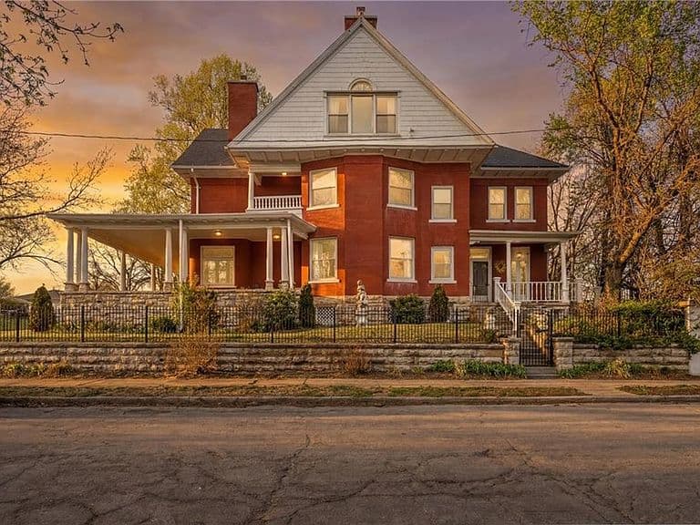 Listing photo 2